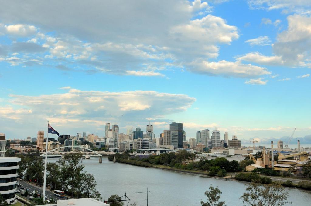 Central Cosmo Apartment Hotel Brisbane Exterior photo