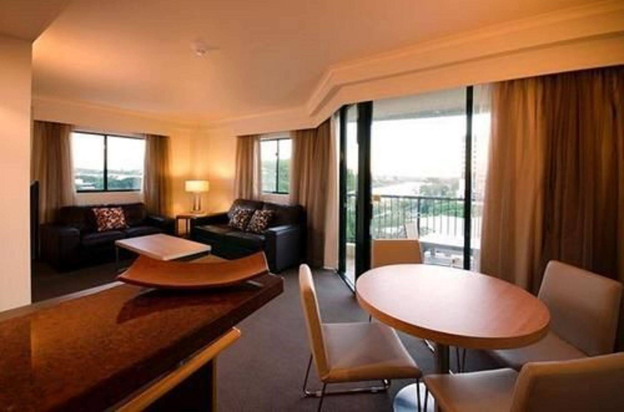 Central Cosmo Apartment Hotel Brisbane Exterior photo