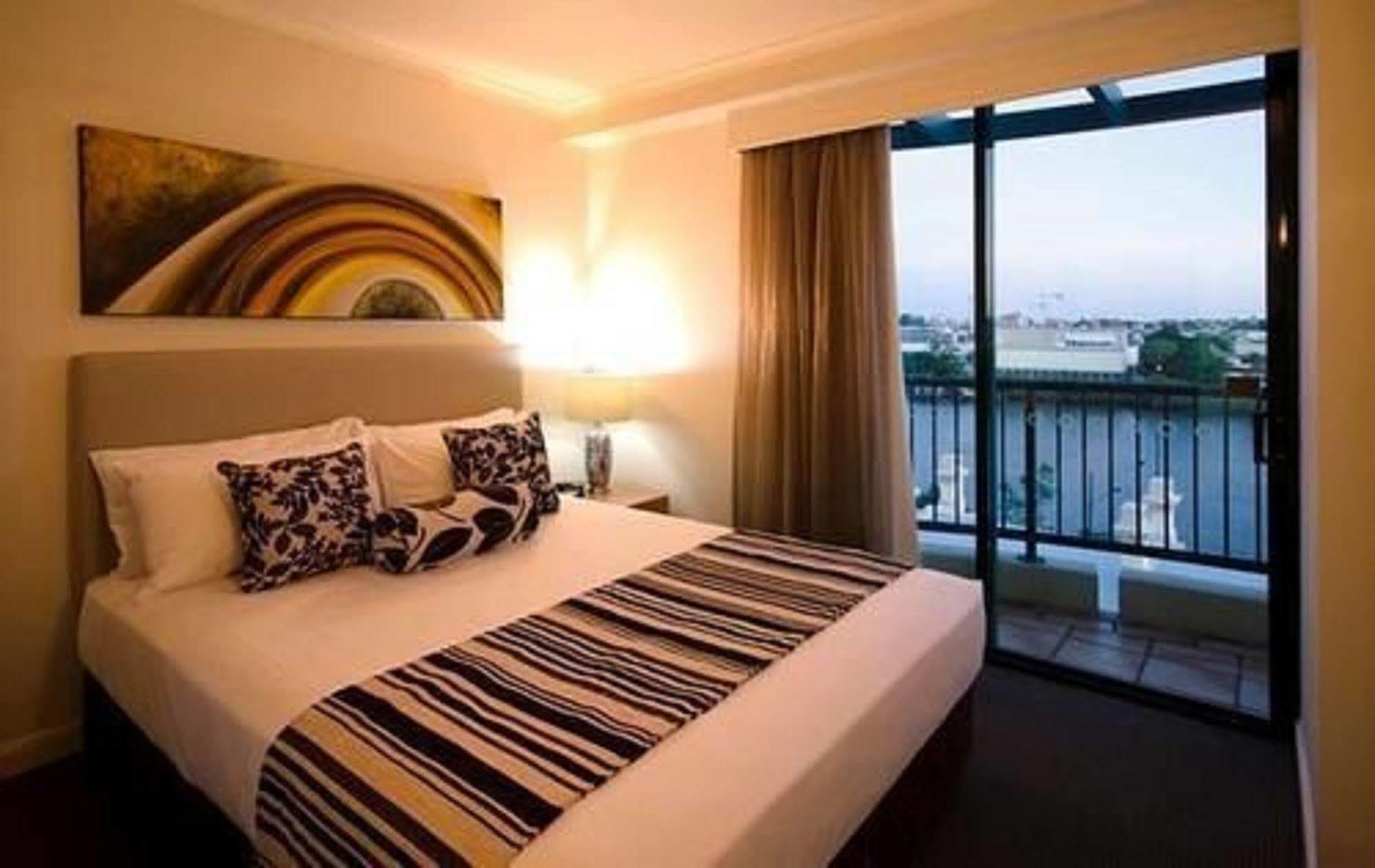 Central Cosmo Apartment Hotel Brisbane Exterior photo