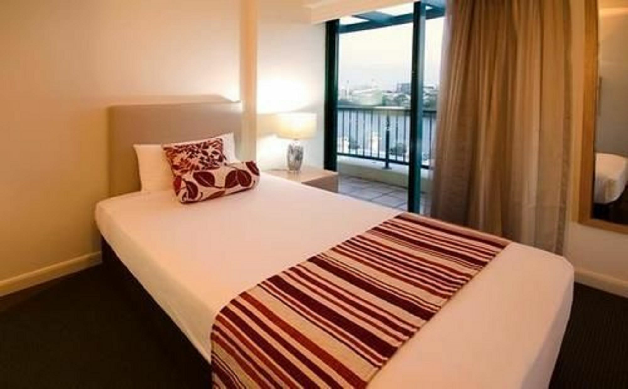 Central Cosmo Apartment Hotel Brisbane Exterior photo