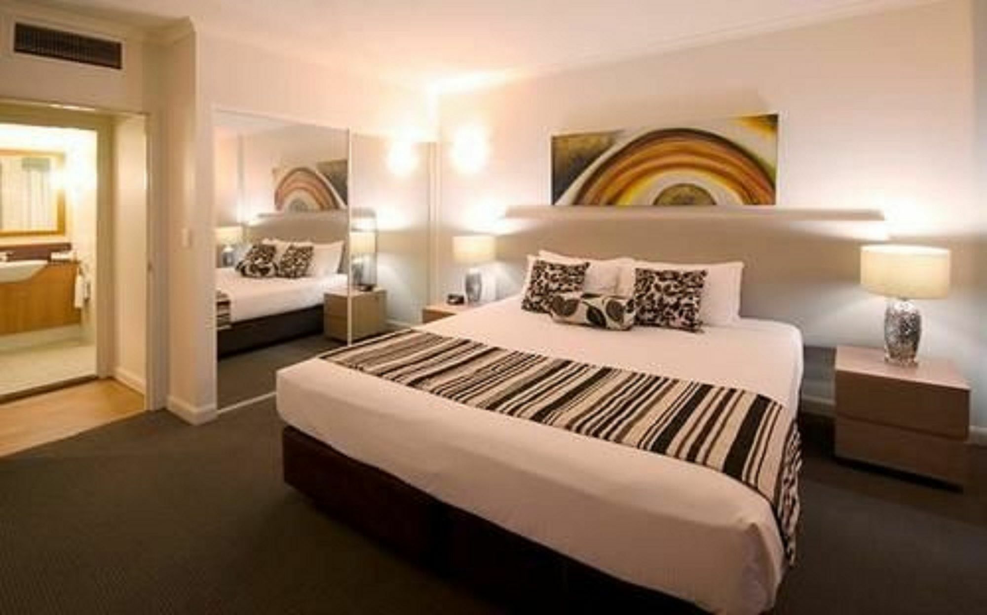 Central Cosmo Apartment Hotel Brisbane Exterior photo
